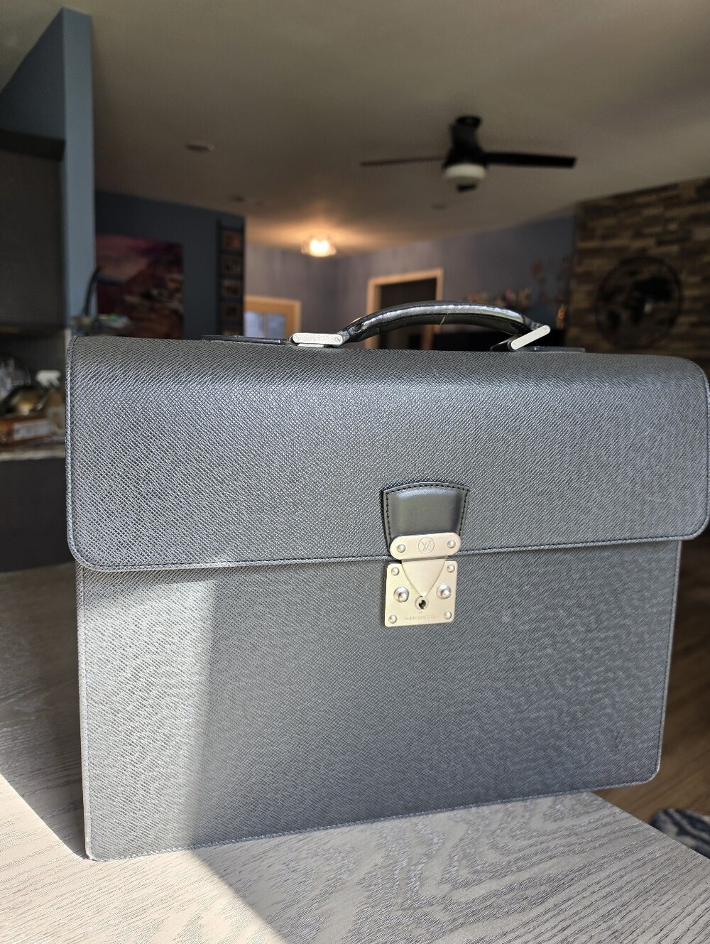 Authentic Louis Vuitton Luxury Men's Briefcase - Black/grey Leather
